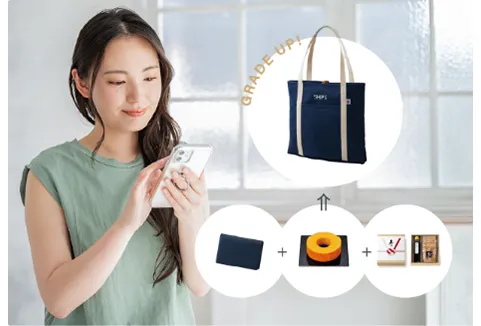 引き出物カードを手で渡す