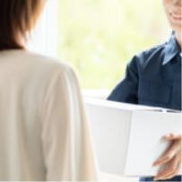 ギフトを自宅で受け取る写真