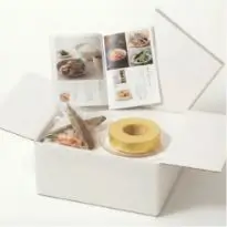 宅配された引き出物の開封写真